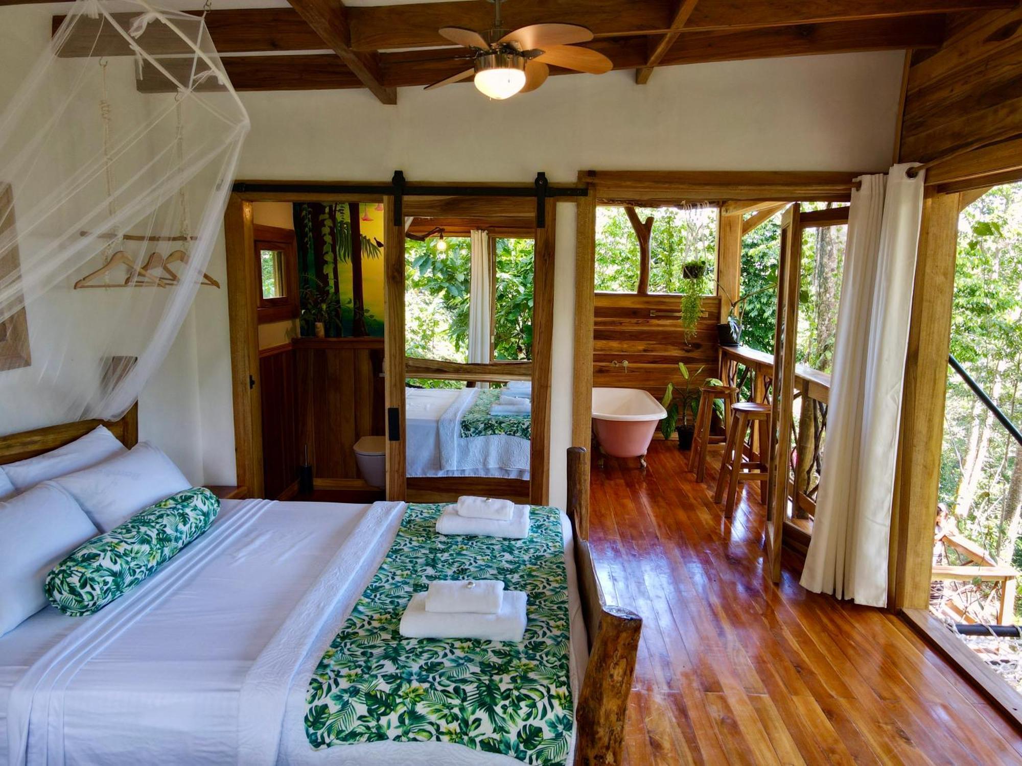 Villa Jungle Spirit Treehouse à Cahuita Extérieur photo