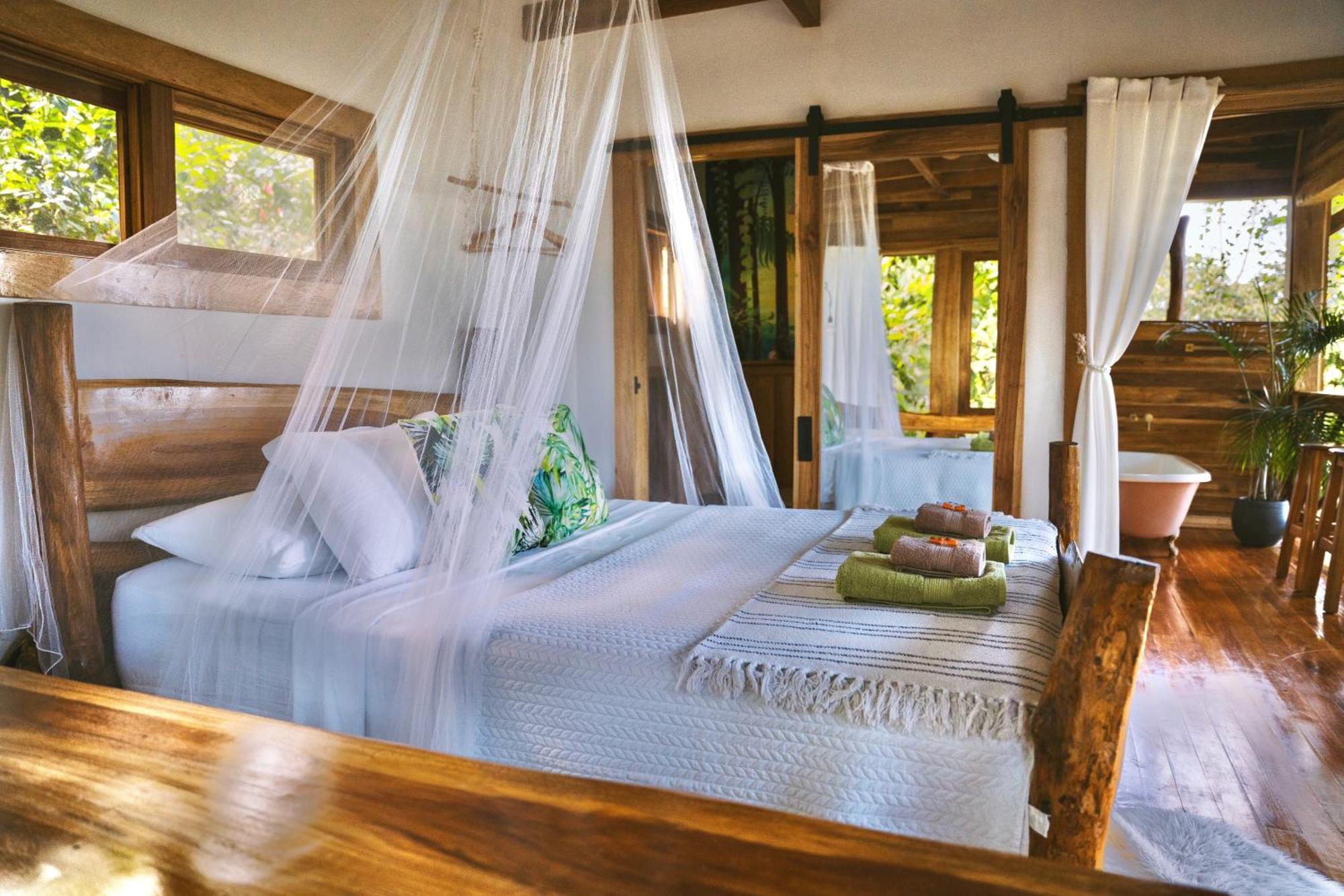 Villa Jungle Spirit Treehouse à Cahuita Extérieur photo